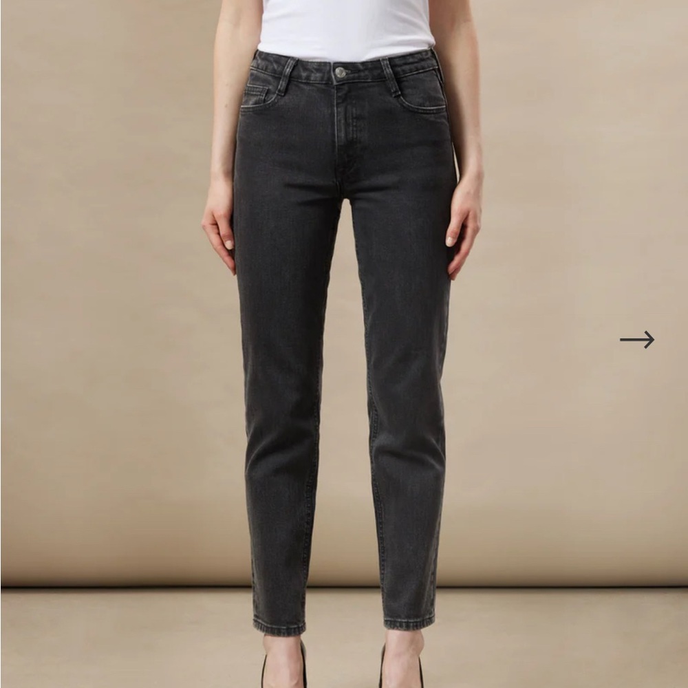 The Cyndi Straight Jean in Washed Black